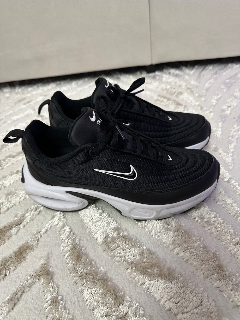 Nike Black and White Women's Athletic Sneakers